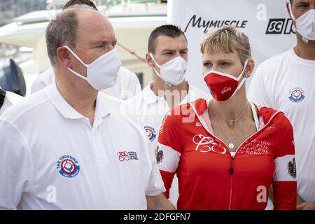 La princesse Charlene de Monaco et le prince Albert II de Monaco avant le départ du défi Vélo-eau Crossing Calvi Monaco le 12 septembre 2020 à Calvi, France. Photo d'Arnold Jerocki/Pool/ABACAPRESS.COM Banque D'Images