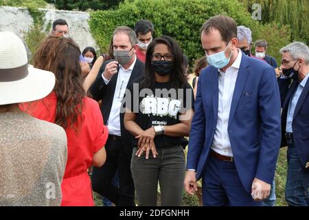 Audrey Pulvar, joint a la Maire de Paris, en charge de l'Agriculture et Patrice Bessac, Maire de Montreuil lors de l'inauguration des murs à fleurs : production de fleurs locales a Montreuil, France, le 19 septembre 2020. Photo de Jerome Domine/ABACAPRESS.COM Banque D'Images