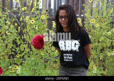 Audrey Pulvar, joint a la Maire de Paris, en charge de l'agriculture lors de l'inauguration des murs à fleurs : production de fleurs locales a Montreuil, France, le 19 septembre 2020. Photo de Jerome Domine/ABACAPRESS.COM Banque D'Images