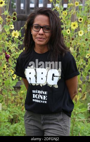 Audrey Pulvar, joint a la Maire de Paris, en charge de l'agriculture lors de l'inauguration des murs à fleurs : production de fleurs locales a Montreuil, France, le 19 septembre 2020. Photo de Jerome Domine/ABACAPRESS.COM Banque D'Images