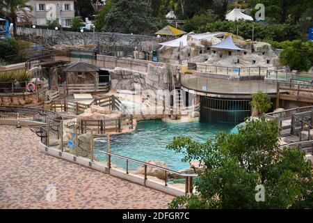 Le Marineland est un parc à thème situé à Antibes (Alpes-Maritimes), sur la Côte d'Azur. Sur 26 hectares, il comprend un parc zoologique marin avec delphinarium, un parc aquatique (Aquasplash), un parc de jeux pour enfants (Kidd's Island), un mini-golf (aventure Golf) et un hôtel trois étoiles (Marineland Resort). Elle est la propriété de la multinationale espagnole Parques Reunidos, dont l'actionnaire majoritaire est le fonds d'investissement britannique Arle Capital Partners. C'est l'un des quatre dolphinariums français et l'un des deux dolphinariums européens présentant des orques. Avec 1.2 millions de visiteurs en 2014, c'est le plus Banque D'Images