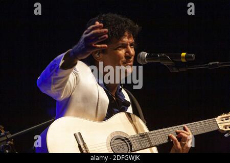 Sao Paulo, Sao Paulo, Brésil. 4 décembre 2020. (INT) spectacle musical du brésilien Jorge Vercillo. 4 décembre 2020, Sao Paulo, Brésil : le chanteur Jorge Vercillo interprète un spectacle de guitare et de voix très spécial. La présentation a eu une atmosphère intime et a touché les fans du début à la fin‚ â« ce spectacle est très spécial pour moi, car il me rapproche de plus en plus de mon auditoire, Où je chante mes plus grands succès avec des versions très intimes et je peux présenter mes chansons avec lesquelles ils sont nés à‚ dit Jorge, lors de sa performance à la maison de concert de TOM BRASIL.Credit: Leco Viana / Banque D'Images