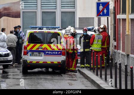 Une attaque poignante près des anciens locaux de Charlie Hebdo, plusieurs personnes ont été attaquées avec une machette près des anciens locaux du journal satirique, le théâtre d'une attaque en janvier 2015, dans le 11ème arrondissement de Paris. France le 25 septembre 2020. Photo de Lionel Urman/ABACAPRESS.COM Banque D'Images