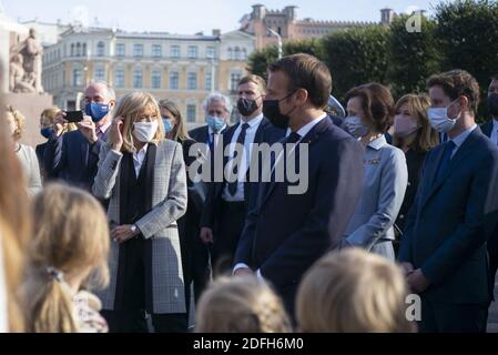 Président de la France Emmanuel Macron et Brigitte Macron après une cérémonie à Riga, en Lettonie, le 30 septembre 2020. Photo par Eliot Blondt/ABACAPRESS.COM Banque D'Images