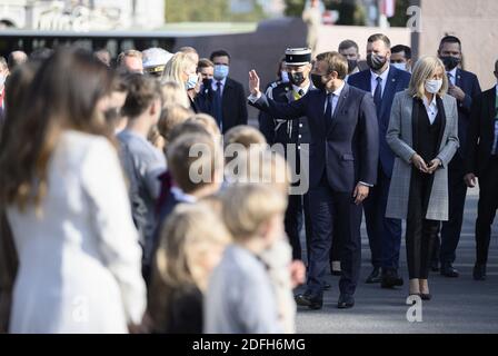 Président de la France Emmanuel Macron et Brigitte Macron après une cérémonie à Riga, en Lettonie, le 30 septembre 2020. Photo par Eliot Blondt/ABACAPRESS.COM Banque D'Images