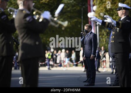 Le président français Emmanuel Macron lors d'une cérémonie au monument de la liberté à Riga, en Lettonie, le 30 septembre 2020. Photo par Eliot Blondt/ABACAPRESS.COM Banque D'Images