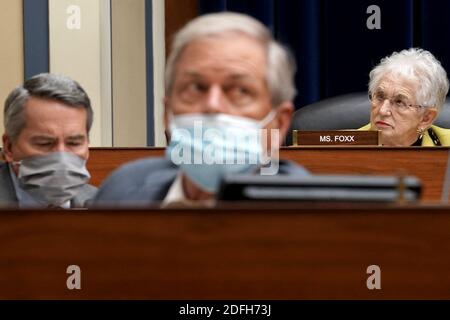 Virginia Foxx (R-N.C.) interroge le Dr Giovanni Caforio, PDG de Bristol Myers Squibb, à distance, lors d'une audience du Comité de surveillance et de réforme de la Chambre des représentants pour discuter des prix des médicaments non viables avec le PDG des grandes compagnies pharmaceutiques le mercredi 30 septembre 2020. Photo de Greg Nash/Pool/ABACAPRESS.COM Banque D'Images