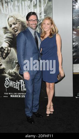 Jon Hamm et Jennifer Westfeldt à Premiere Sucker Punch au Grauman's Chinese Theatre le 03,23, 2011 à Hollywood, ca. Banque D'Images