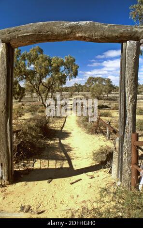 Parc national de Kinchega, Meninne, Nouvelle-Galles du Sud. Des cours de la laoolshed historique des années 1870 Banque D'Images