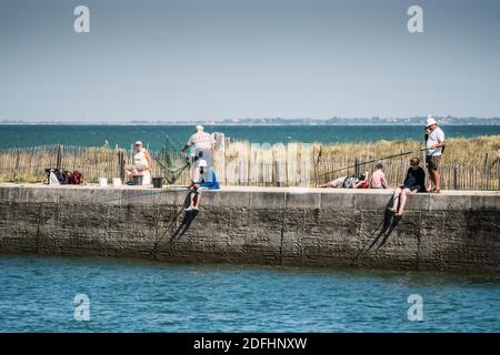 Fischermaen dans le port de Boyardville, île d'Oléron, France, Europe. Banque D'Images