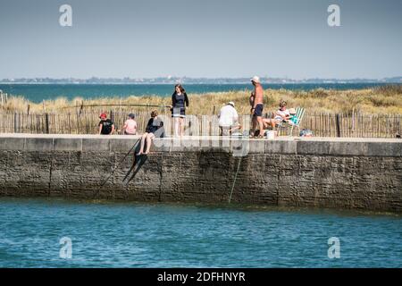 Fischermaen dans le port de Boyardville, île d'Oléron, France, Europe. Banque D'Images