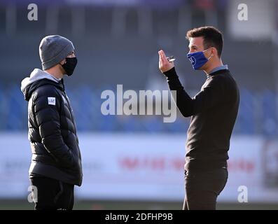 Osnabrueck, Allemagne. 05th Dec. 2020. Entraîneur Christian Eichner (KSC)/r. dans la conversation. GES/football/2. Bundesliga: VFL Osnabrueck - Karlsruher Sport-Club, 05.12.2020 football: 2e ligue: VFL Osnabrueck vs Karlsruher Sport-Club, Osnabrueck, 5 décembre 2020 | usage dans le monde crédit: dpa/Alay Live News Banque D'Images