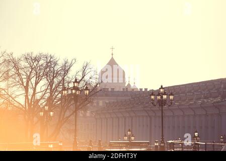 Coucher de soleil pendant la journée d'hiver à Moscou, Russie Banque D'Images