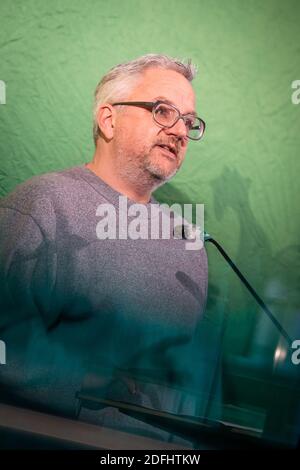 Brême, Allemagne. 05e décembre 2020. Florian Pfeffer (Bündnis 90/Die Grünen), porte-parole exécutif de l'Etat du Parti Vert de Brême, s'exprime à la conférence en ligne des Verts de Brême. Les Verts de Brême ont Uni leurs forces pour leur première conférence de fête numérique. Le parti, qui fait partie du gouvernement de l'État rouge-vert-rouge, est ainsi en train de se préparer à la réunion des membres de l'État, qui a été initialement prévue en face à face en novembre. Credit: Sina Schuldt/dpa/Alay Live News Banque D'Images