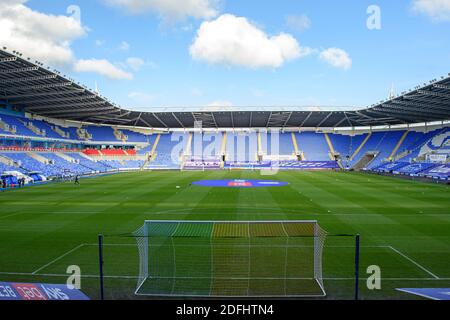 READING, ANGLETERRE. 5 DÉCEMBRE vue générale du Madejski Stadium, stade de Reading pendant le match de championnat Sky Bet entre Reading et Nottingham Forest au Madejski Stadium, Reading le samedi 5 décembre 2020. (Credit: Jon Hobley | MI News) Credit: MI News & Sport /Alay Live News Banque D'Images