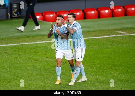 (G-D) Hugo Mallo, Santi Mina (Celta), 4 DÉCEMBRE 2020 - football : Hugo Mallo et Santi Mina célèbrent après le but de Hugo Mallo lors du match espagnol 'la Liga Santander' entre le Athletic Club de Bilbao 0-2 RC Celta de Vigo à l'Estadio San Mames à Bilbao, Espagne. (Photo de Mutsu Kawamori/AFLO) Banque D'Images