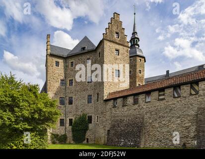 Le bâtiment Thüna du château de Lauenstein et le Battlement de La cour du château de l'extérieur Banque D'Images