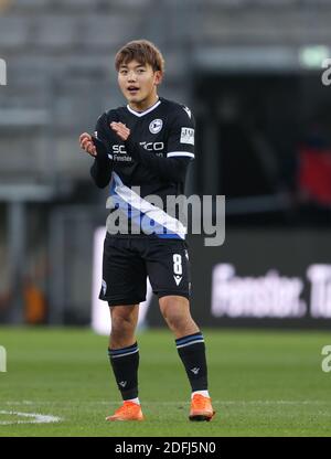 Bielefeld, Allemagne. 05e décembre 2020. Football: Bundesliga, Arminia Bielefeld - 1er FSV Mainz 05, 10ème jour de match dans la Schüco-Arena. Le Ritsu Doan de Bielefeld célèbre le but pour le 1:0. Credit: Friso Gentsch/dpa - NOTE IMPORTANTE: Conformément aux règlements de la DFL Deutsche Fußball Liga et de la DFB Deutscher Fußball-Bund, il est interdit d'exploiter ou d'exploiter dans le stade et/ou à partir du jeu pris des photos sous forme d'images de séquences et/ou de séries de photos de type vidéo./dpa/Alay Live News Banque D'Images