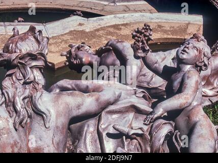 Photo numérisée analogique des fontaines du Palais Royal de la Granja de San Ildefonso dans la ville de Segovia, Castille et Leon, Espagne, Europe Banque D'Images