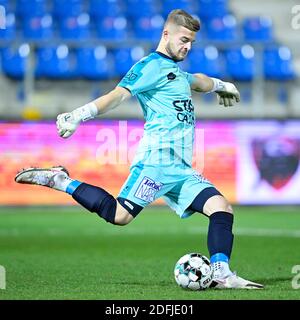 Les vestes Nordin de Waasland-Beveren photographiés en action lors d'un match de football entre Waasland-Beveren et Royal Excel Mouscron, samedi 05 décembre 202 Banque D'Images