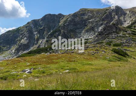 Paysage du sentier de randonnée pour Vihren Peak, Pirin Mountain, Bulgarie Banque D'Images