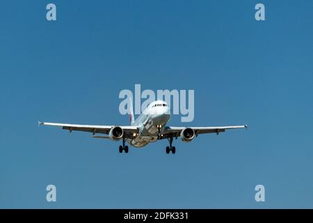 Toronto (Ontario), Canada - le 22 juin 2019. National Air Canada gros avion de transport de passagers faisant une approche d'atterrissage avec son train d'atterrissage déployé à Pearson Banque D'Images