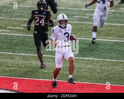 Piscataway, NJ, États-Unis. 5 décembre 2020. Parker Washington (3), Grand receveur des Nittany Lions de l'État de Pennsylvanie, a obtenu une première moitié de toucher lors d'un match de football de la NCAA entre les Nittany Lions de l'État de Pennsylvanie et les Rutgers Scarlet Knights du SHI Stadium de Piscataway, NJ. Penn State a battu Rutgers 23-7. Mike Langish/Cal Sport Media. Crédit : csm/Alay Live News Banque D'Images