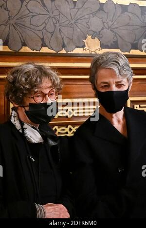 Sarah Moon et Charlotte Rampling assistent au spectacle de femmes Yohji Yamamoto Printemps/été 2021 dans le cadre de la semaine de la mode de Paris le 2 octobre 2020, à l'Hôtel de ville, à Paris, France. Photo de Jana appelez-moi J/ABACAPRESS.COM Banque D'Images