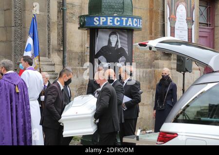 Le cercueil à la cérémonie funéraire de l'acteur et chanteuse française Juliette Gréco à l'église Saint-Germain-des-Prés à Paris, France, le 5 octobre 2020. La légendaire actrice et chanteuse française Juliette Gréco, dont la carrière a duré plus d'un demi-siècle, est décédée à l'âge de 93 ans. Elle était le visage et la voix de Paris d'après-guerre, un ami des géants intellectuels de la Banque gauche comme Jean-Paul Sartre, et l'amant du patron du studio d'Hollywood Darryl F Zanuck et de la légende du jazz Miles Davis. Photo de Nasser Berzane/ABACAPRESS.COM Banque D'Images