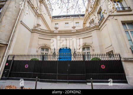 Le roi Mohammed VI du Maroc a acquis un manoir parisien de 80 millions d'euros situé au pied de la Tour Eiffel, sur le champ-de-Mars. L'hôtel est détenu depuis 1988 par un membre de la famille royale saoudienne, le prince Khaled bin Sultan bin Abdulaziz al-Saud, ancien ministre adjoint de la Défense et fils de l'ancien prince héritier le 08 octobre 2020 à Paris, en France. Photo de Nasser Berzane/ABACAPRESS.COM Banque D'Images