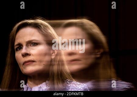 Note aux rédacteurs en chef - vitesse d'obturation lente la juge Amy Coney Barrett parle le troisième jour de son audition de confirmation au Sénat devant la Cour suprême à Capitol Hill à Washington, DC, le 14 octobre 2020. Photo par Erin Schaff/Pool/ABACAPRESS.COMNYTACB Banque D'Images