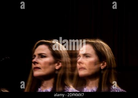 Note aux rédacteurs en chef - vitesse d'obturation lente la juge Amy Coney Barrett parle le troisième jour de son audition de confirmation au Sénat devant la Cour suprême à Capitol Hill à Washington, DC, le 14 octobre 2020. Photo par Erin Schaff/Pool/ABACAPRESS.COMNYTACB Banque D'Images