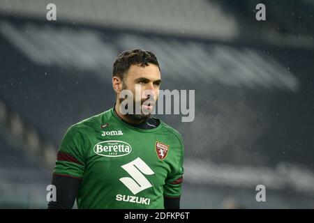 Salvatore Sirigu de Torino FC pendant la série UN match entre Juventus FC et FC Torino au stade Allianz le 5 décembre à Turin, Italie. Banque D'Images