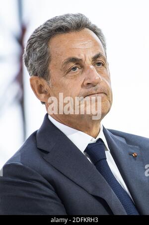 Photo du dossier en date du 29 août 2019 de Nicolas Sarkozy lors de la rencontre estivale de l'association patronale française Medef au circuit de Longchamp à Paris, en France. Les procureurs français ont placé l'ancien président Nicolas Sarkozy sous enquête formelle vendredi pour « association criminelle » suite à des allégations selon lesquelles il aurait accepté le financement de campagne de l'ancien dirigeant libyen Mouammar Kadhafi. Les procureurs enquêtent sur des allégations selon lesquelles l’ancien dirigeant libyen Mouammar Kadhafi aurait secrètement donné à Sarkozy 50 millions d’euros pour sa campagne présidentielle inaugurale en 2007. Les allégations ont d'abord été faites par une Banque D'Images