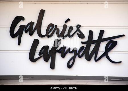 Une enseigne de LA GALERIE LAFAYETTE, le 13 octobre 2020 à Cannes, France. Photo de David Niviere/ABACAPRESS.COM Banque D'Images