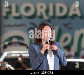 PAS DE FILM, PAS DE VIDÉO, PAS de télévision, PAS DE DOCUMENTAIRE - le sénateur Kamala Harris, candidat démocrate à la vice-présidence, prononce des remarques lors d'un vote anticipé au Central Florida Fairgrounds à Orlando, FL, USA, le lundi 19 octobre 2020. Photo de Joe Burbank/Orlando Sentinel/TNS/ABACAPRESS.COM Banque D'Images