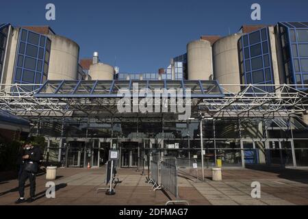 Un policier de la CSI 93 (compagnie de sécurité et d'intervention Seine-Saint-Denis) est jugé au tribunal de Bobigny pour « violence volontaire » et « falsification ». L'agent de police est soupçonné de frapper un jeune trafiquant et de couvrir sa matraque d'un faux rapport à l'été 2019. Bobigny, France, le 5 novembre 2020. Photo de Pierrick Villette/avenir Pictures/ABACAPRESS.COM Banque D'Images