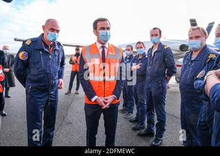 Santé le 16 novembre 2020, le ministre français de la Santé Olivier Veran assiste à une évacuation médicale à l'aéroport de Bron près de Lyon, dans le sud-est de la France, pour évacuer les patients dans le contexte de l'épidémie du nouveau coronavirus Covid-19. Photo par Pool/ABACAPRESS.COM Banque D'Images