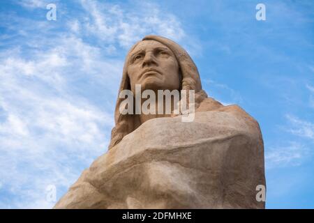 Statue de Black Hawk au parc national de Lowden, dans la lumière de la fin de l'après-midi. Oregon, Illinois, États-Unis Banque D'Images