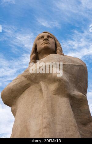 Statue de Black Hawk au parc national de Lowden, dans la lumière de la fin de l'après-midi. Oregon, Illinois, États-Unis Banque D'Images