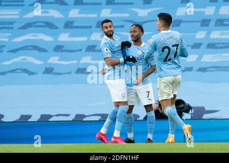 Manchester, Royaume-Uni. 6 décembre 2020. Raheem Sterling (C) de Manchester City célèbre avec ses coéquipiers après avoir obtenu son score lors du match de la Premier League entre Manchester City et Fulham à Manchester, en Grande-Bretagne, le 5 décembre 2020. Credit: Xinhua/Alay Live News Banque D'Images