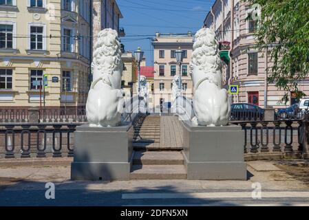 Pont Old Lion (1826) le jour ensoleillé de juin. Saint-Pétersbourg, Russie Banque D'Images