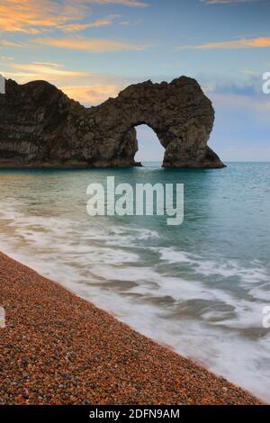 Durdle Door, site classé au patrimoine mondial de la côte jurassique, Dorset, Angleterre, Royaume-Uni Banque D'Images