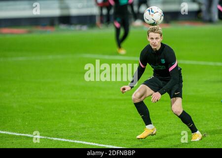 Cadix, Espagne. 05e décembre 2020. Frenkie de Jong de Barcelone se réchauffe avant le championnat espagnol la Liga football match entre Cadix CF et FC Barcelone le 5 décembre 2020 au stade Ramon de Carranza à Cadix, Espagne - photo Joaquin Corchero / Espagne DPPI / DPPI / LM crédit: Paola Benini / Alay Live News Banque D'Images