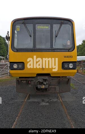 Un train Pacer de classe 144 récemment retiré du service, maintenant acheté et conservé par le chemin de fer Telford Steam Heritage Banque D'Images