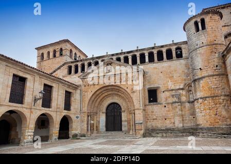 Collégiale de Santa Juliana, à Santillana del Mar, Cantabrie, Espagne Banque D'Images