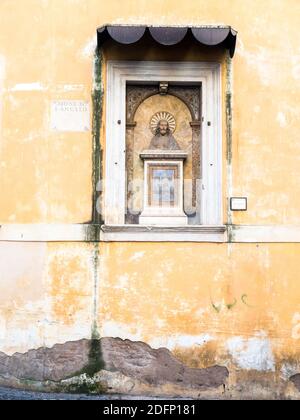 Santissimo Salvatore aedicula in via della Tribuna di Campitelli - Rome, Italie Banque D'Images