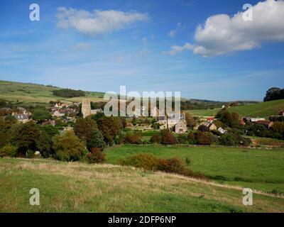 Abbotsbury et église vue de Chapel Hill, Dorset. Banque D'Images