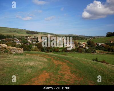 Abbotsbury et église vue de Chapel Hill, Dorset. Banque D'Images