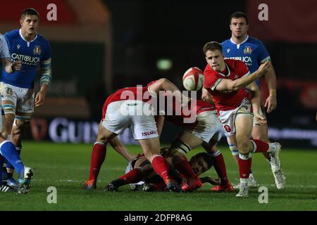 Llanelli, Royaume-Uni. 05e décembre 2020. Kieran Hardy, le pays de Galles en pleine action.match de rugby de la coupe des nations d'automne, pays de Galles contre Italie au Parc y Scarlets de Llanelli, pays de Galles du Sud, le samedi 5 décembre 2020. Cette image ne peut être utilisée qu'à des fins éditoriales. Usage éditorial seulement, photo par Andrew Orchard/Andrew Orchard sports photographie/Alamy Live News crédit: Andrew Orchard sports photographie/Alamy Live News Banque D'Images